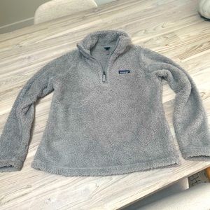 Gray fuzzy Patagonia pullover